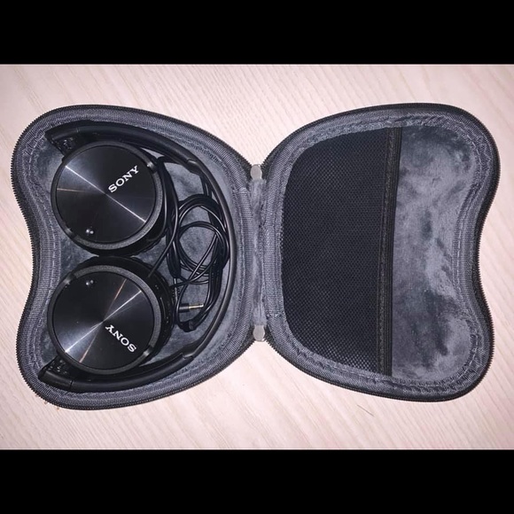 Sony Over-Ear Noise Cancelling Headphones & Case - Picture 3 of 8